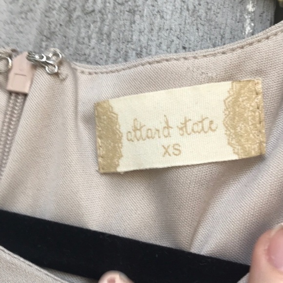 Elegant lace dress - Picture 3 of 7